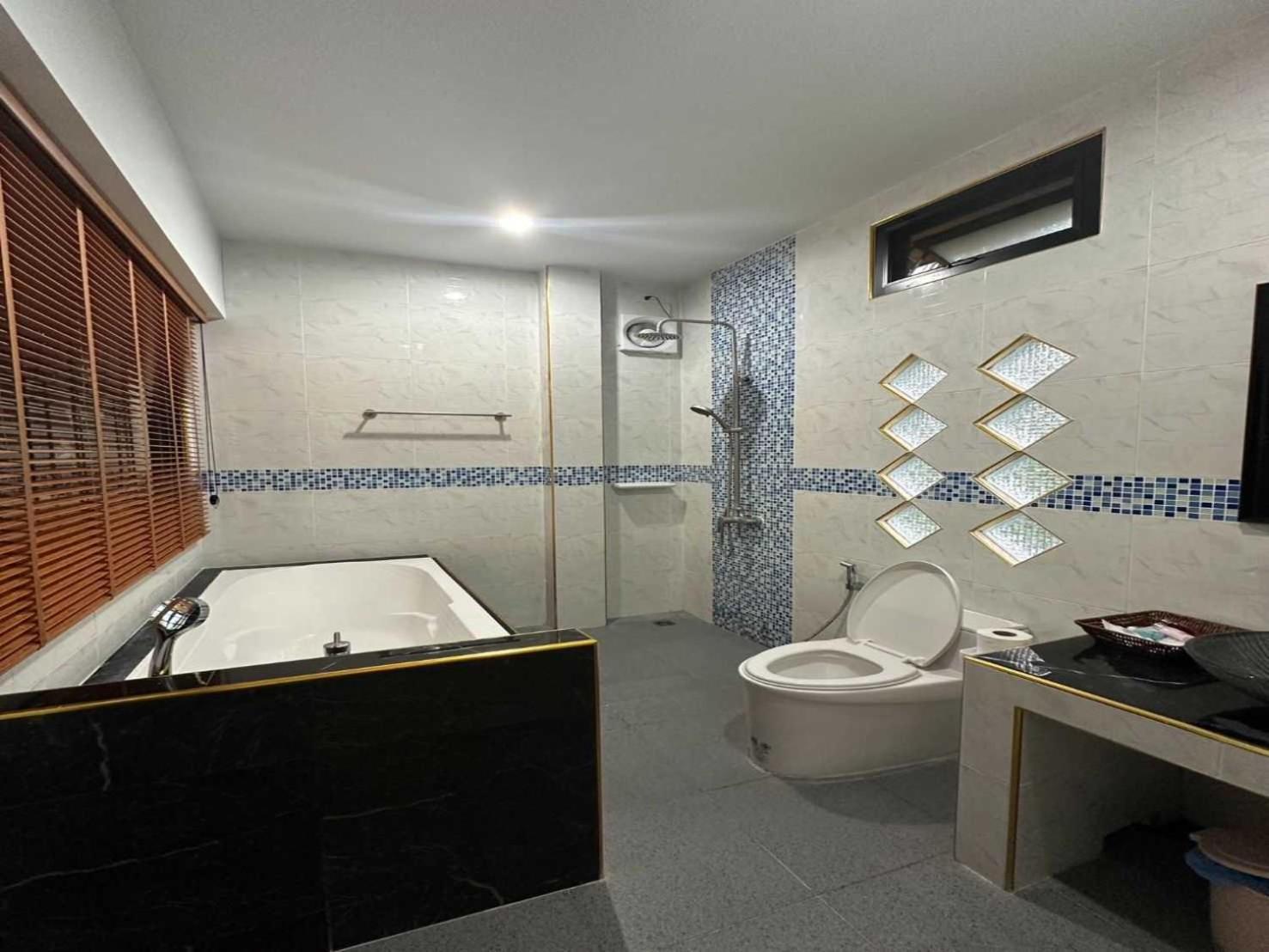 Capital O 75518 Baan Rose Resort Ao Luk Bagian luar foto