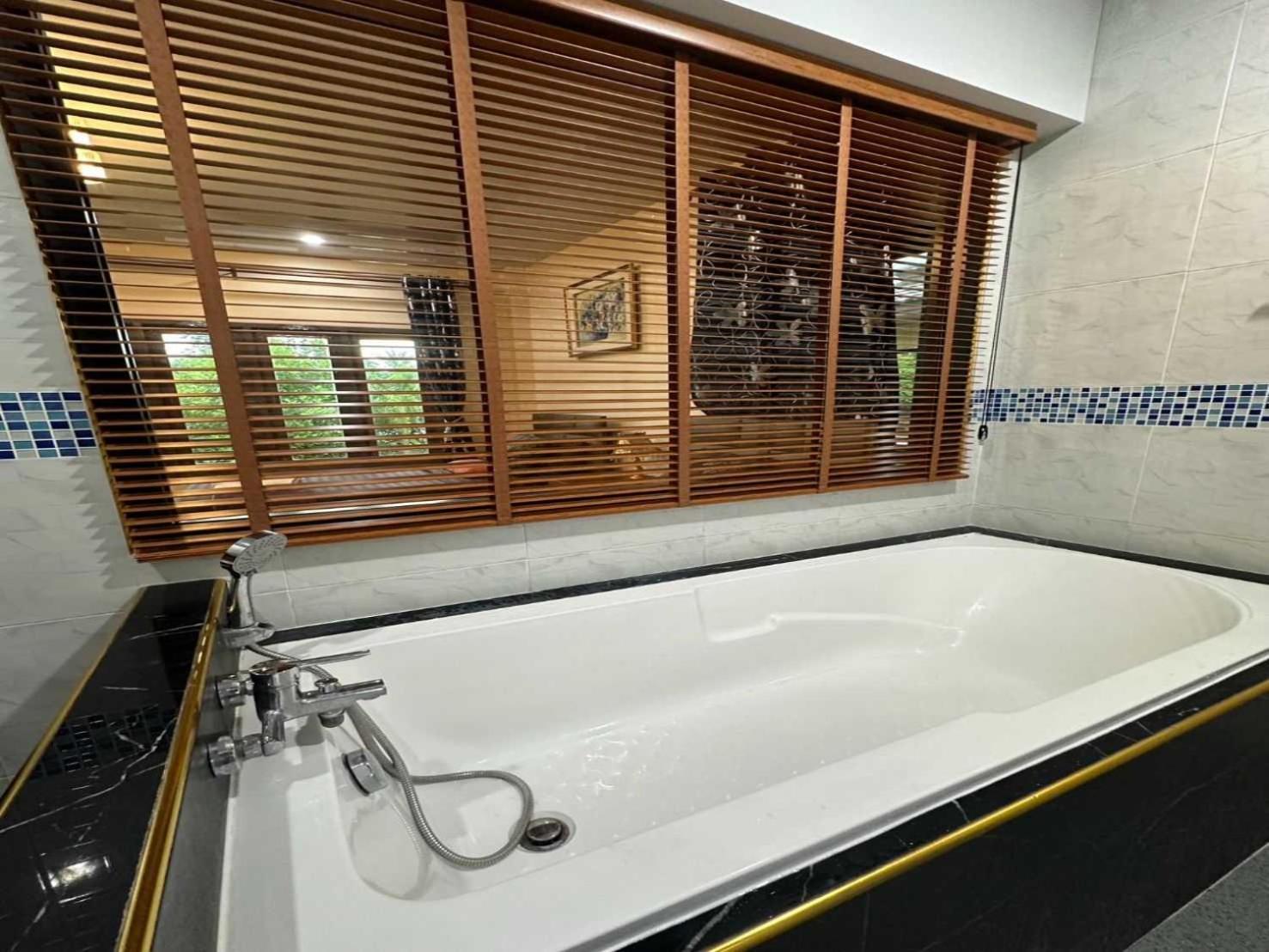 Capital O 75518 Baan Rose Resort Ao Luk Bagian luar foto