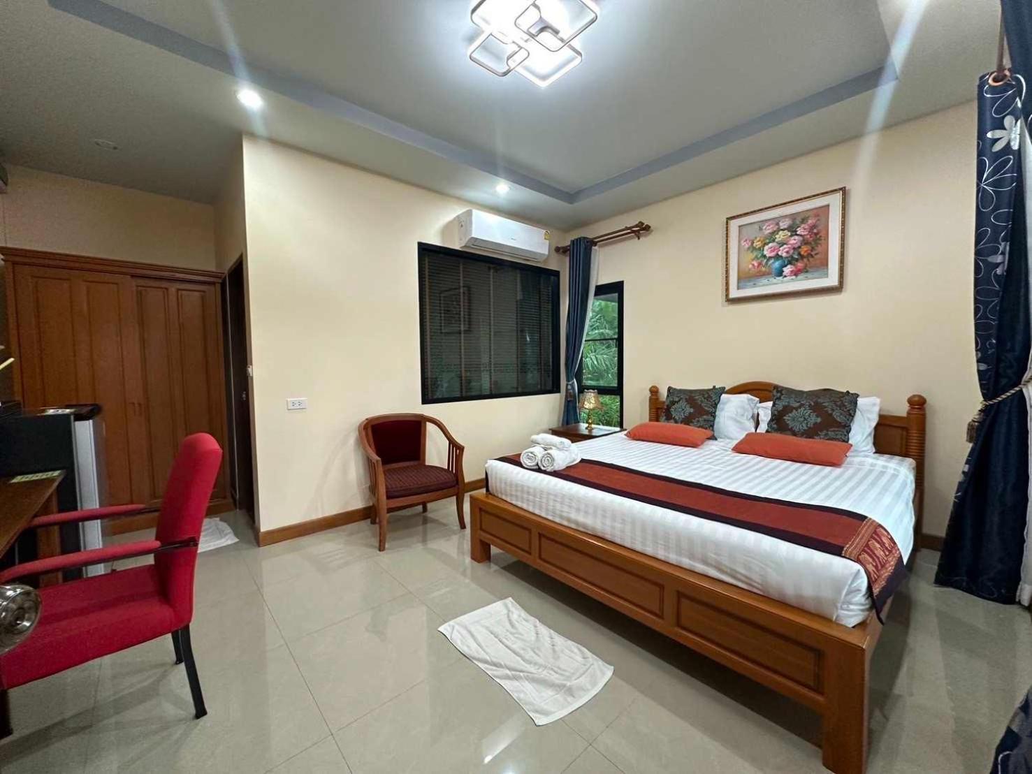 Capital O 75518 Baan Rose Resort Ao Luk Bagian luar foto