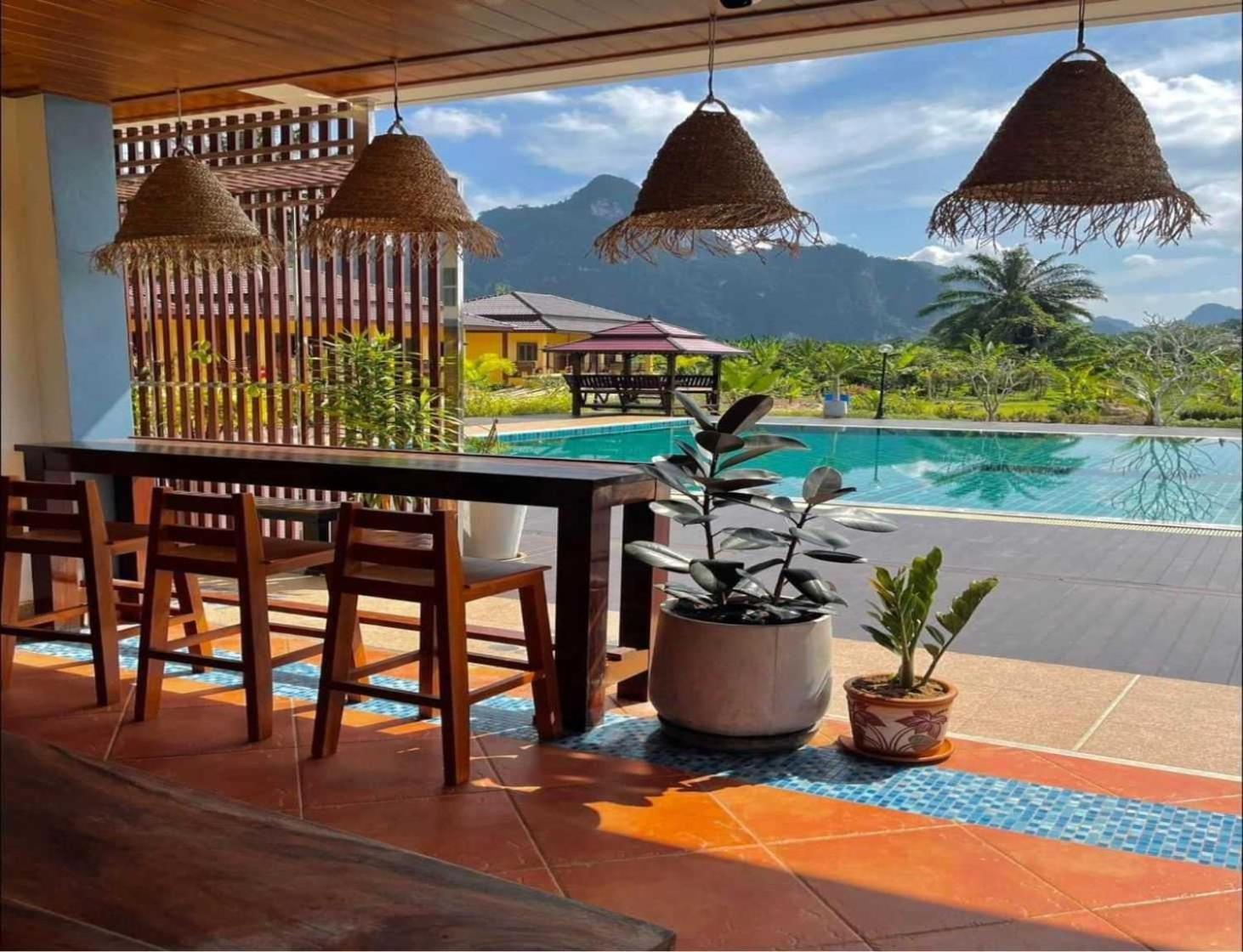Capital O 75518 Baan Rose Resort Ao Luk Bagian luar foto