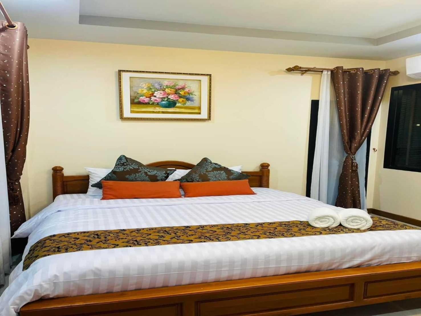 Capital O 75518 Baan Rose Resort Ao Luk Bagian luar foto