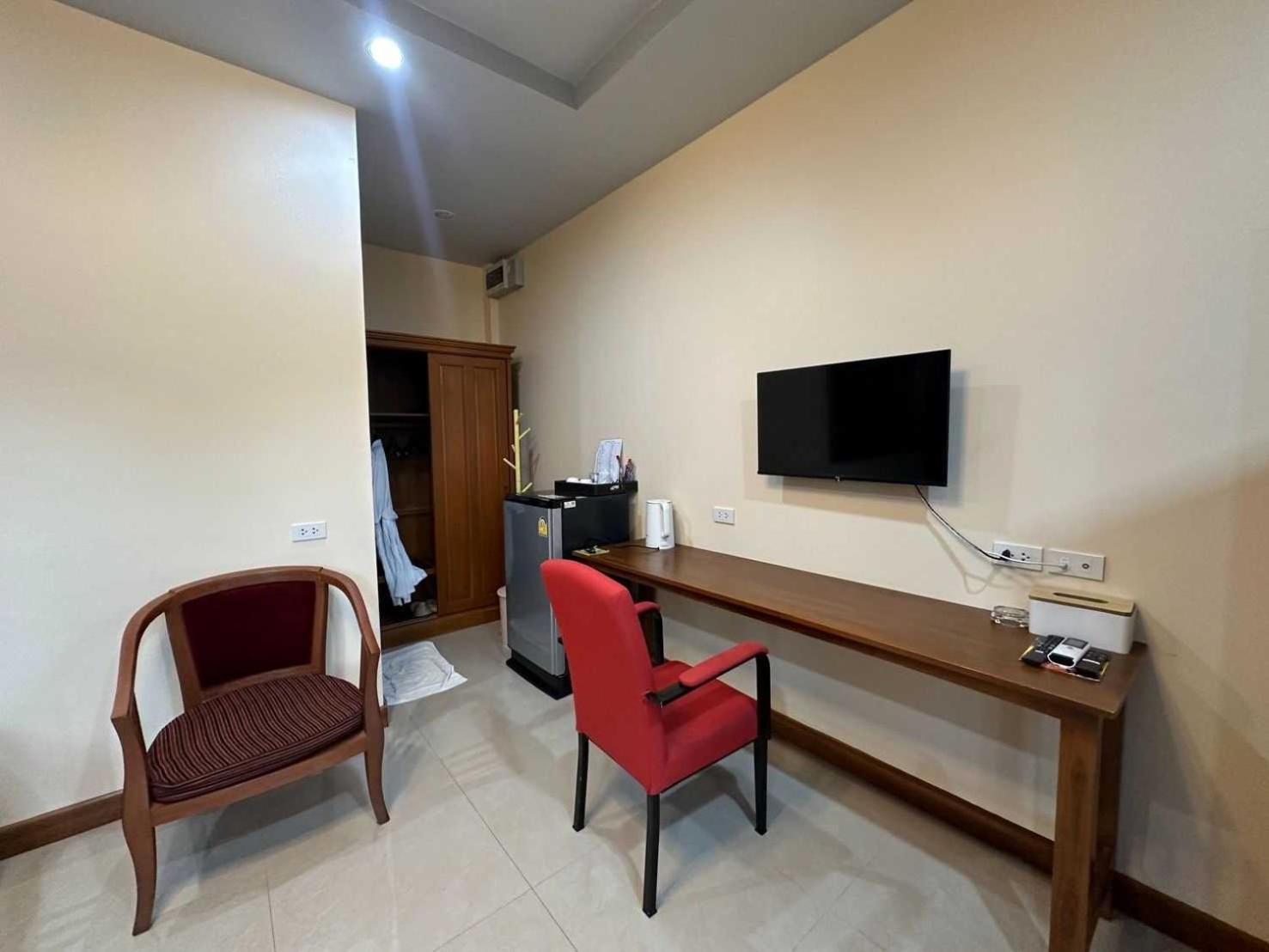 Capital O 75518 Baan Rose Resort Ao Luk Bagian luar foto
