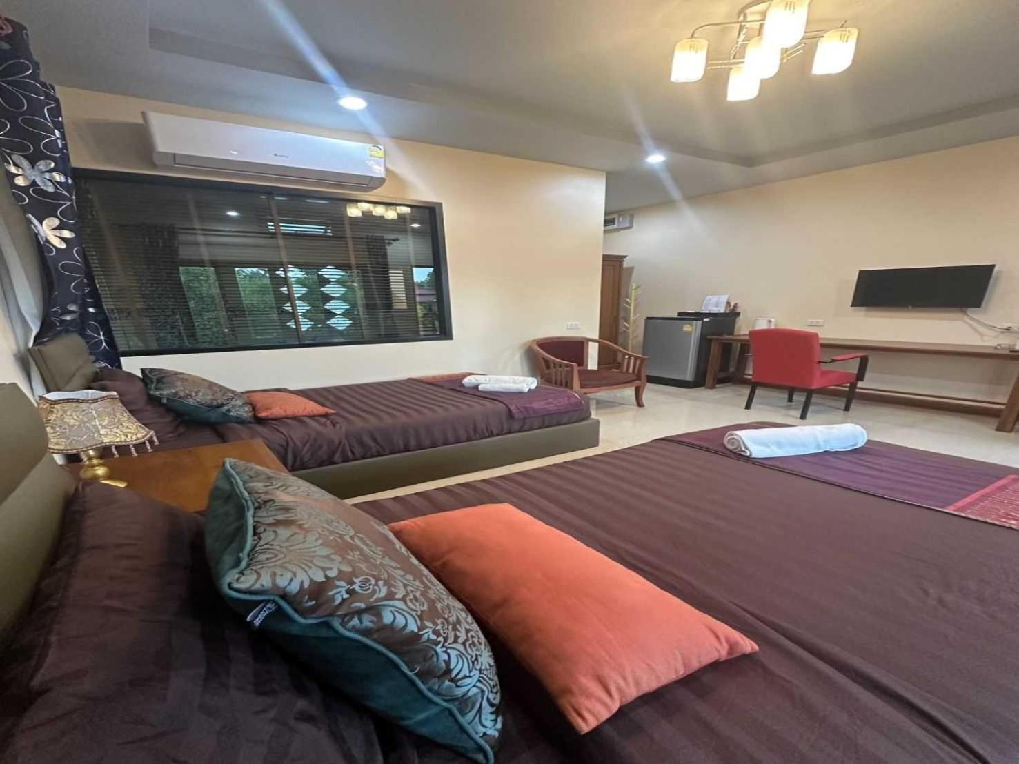 Capital O 75518 Baan Rose Resort Ao Luk Bagian luar foto