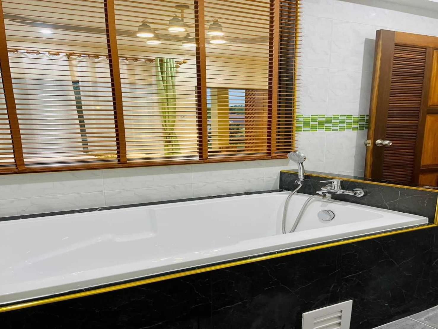 Capital O 75518 Baan Rose Resort Ao Luk Bagian luar foto