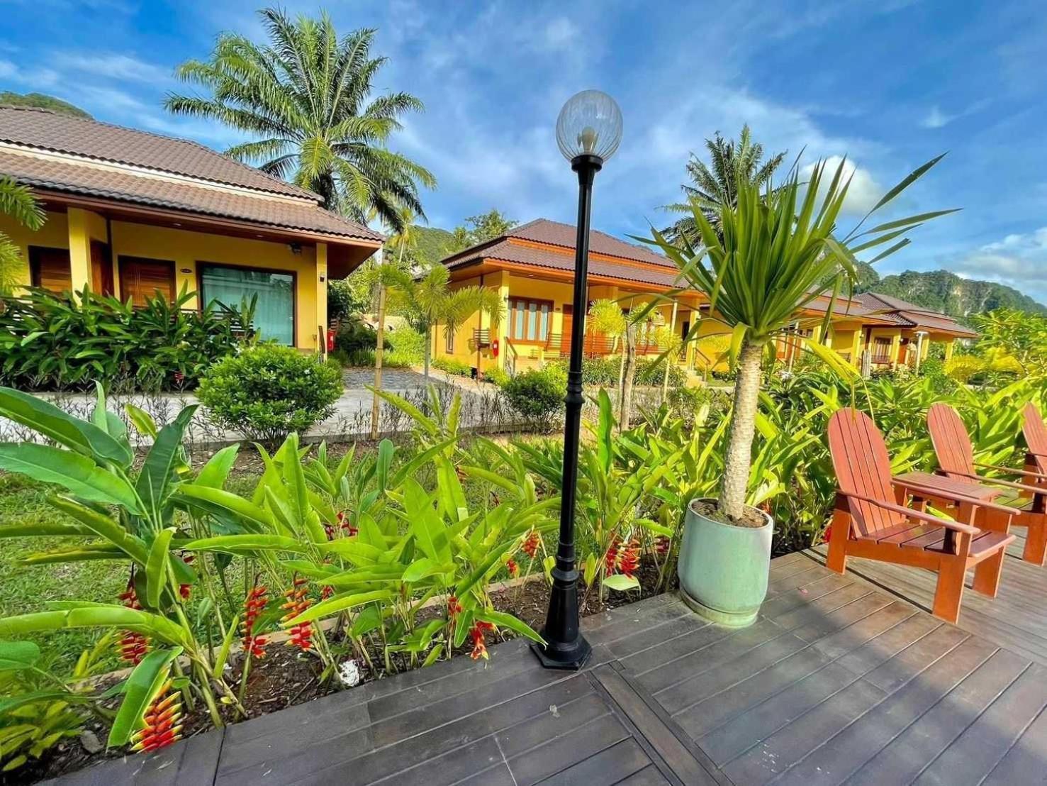 Capital O 75518 Baan Rose Resort Ao Luk Bagian luar foto