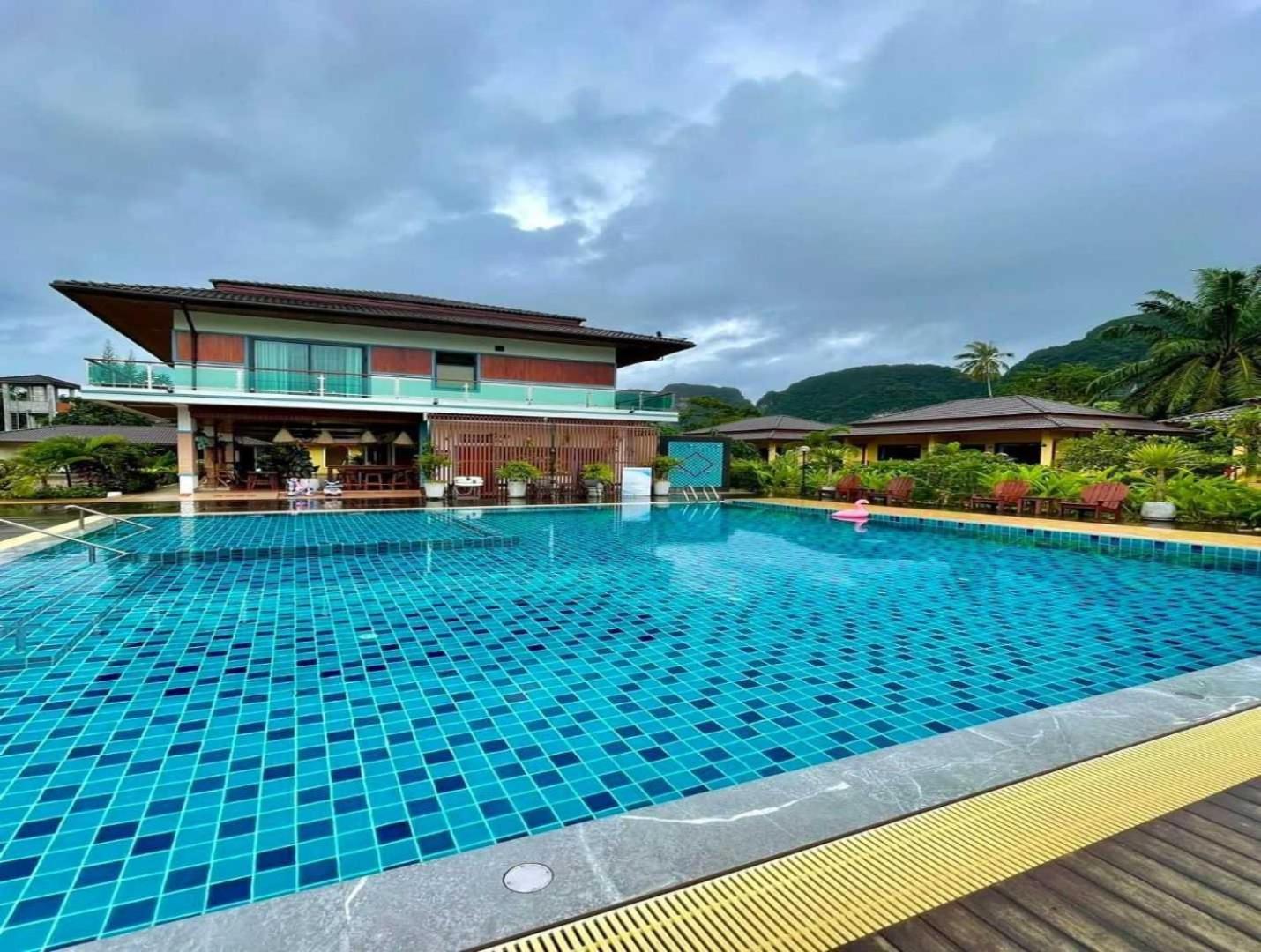Capital O 75518 Baan Rose Resort Ao Luk Bagian luar foto